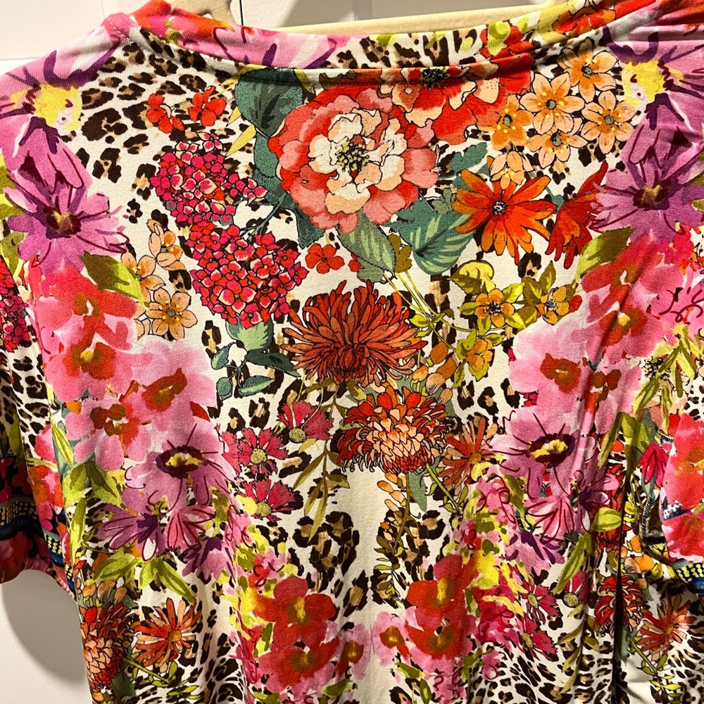 JOHNNY WAS PRE-LOVED AUTHENTIC ‘WILD GARDEN’ PUFF SLEEVES, CREW-NECK SOFT SHIRT - Picture 15 of 17